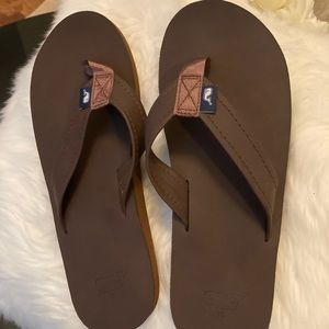 Men’s Vineyard Vines flip flops size 10